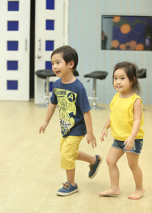 Bé Rio (Hạo Nhiên) là cậu con trai đầu lòng của Lý Hải còn bé Cherry (Hải My) là cô con gái thứ hai.