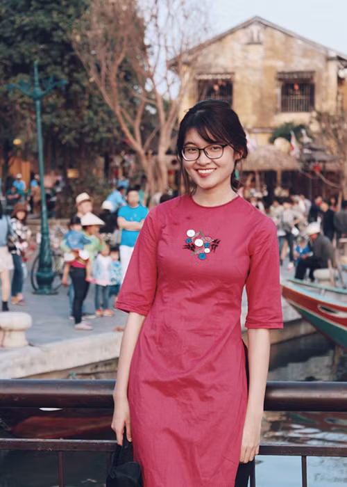 Khi không son phấn, Á hậu Thùy Dung vẫn xinh tươi. 