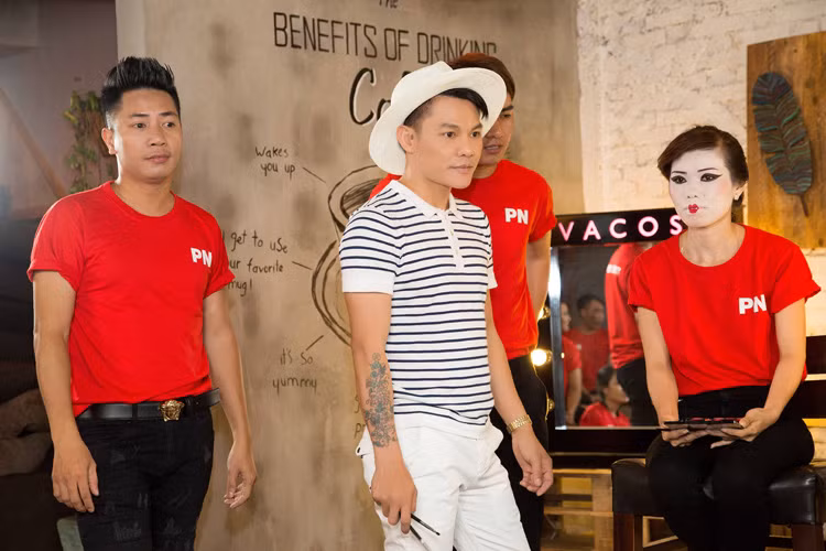 Buổi ghi hình có sự tham gia của khách mời Lê Khánh là khóa dạy trang điểm của chương trình “Cây cọ vàng”. 