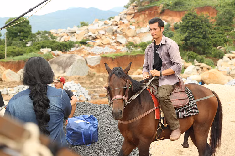 Ngoai Vo Canh Angela Phuong Trinh con yeu ai trong phim moi-Hinh-3