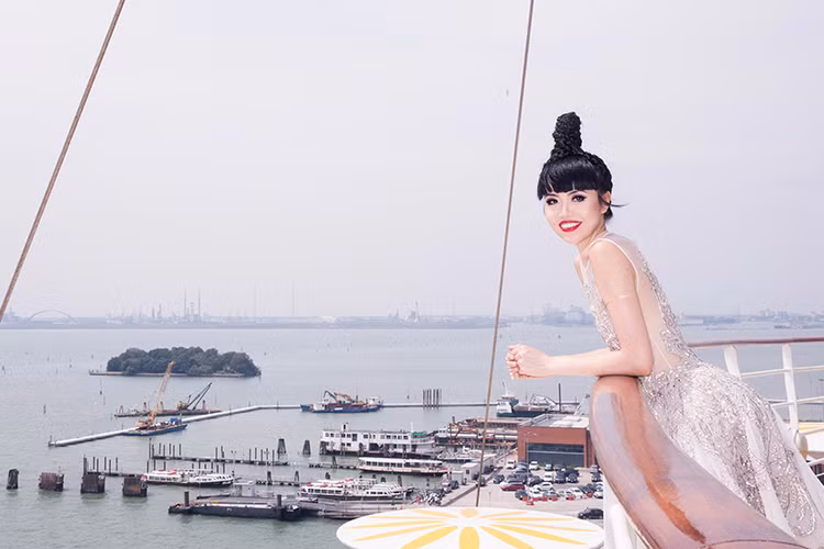 Jessica Minh Anh chon tau khong lo cho show thoi trang moi-Hinh-3