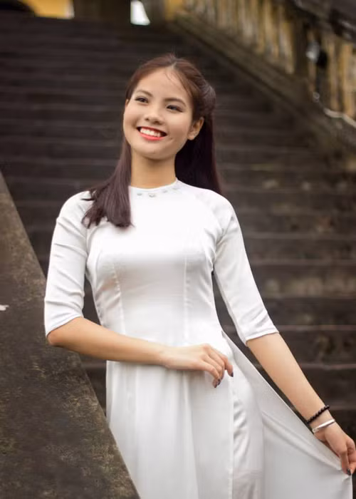 Cô gái này cũng rất năng nổ trong các hoạt động đoàn đội. Ngoài ra, Khánh Linh còn luôn thân thiện và tự tin vào bản thân. 