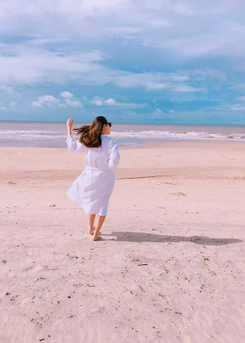 Bà xã Hồ Hoài Anh cho rằng các bà mẹ bỉm sữa không nên bó hẹp cuộc sống của mình. Thay vì đó, họ cứ theo đuổi đam mê miễn là vẫn chăm sóc tốt con cái, gia đình và không làm ảnh hưởng đến những người xung quanh.