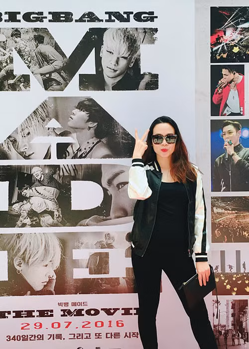 Tuy nhiên, một số cư dân mạng cho rằng làm mẹ 2 con như Lưu Hương Giang thì sang chảnh, sành điệu quá là không nên. Ngay lập tức, nữ ca sĩ lên tiếng đáp trả.