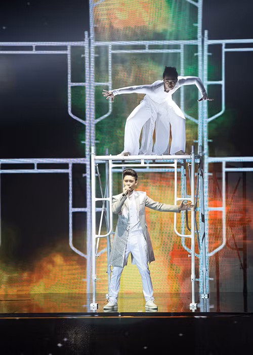 Adam bi loai lo dien top 4 The X-Factor 2016-Hinh-6