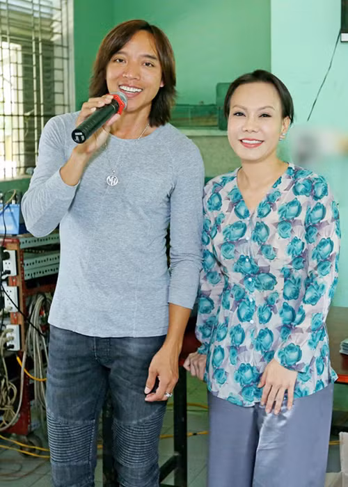 Viet Huong va chong phat qua cho nguoi ngheo dip Vu Lan-Hinh-9