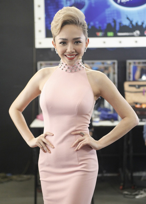 Tóc Tiên đã được mời làm giám khảo đặc biệt thay thế ca sĩ Bằng Kiều trong đêm thi với chủ đề nhạc EDM. 