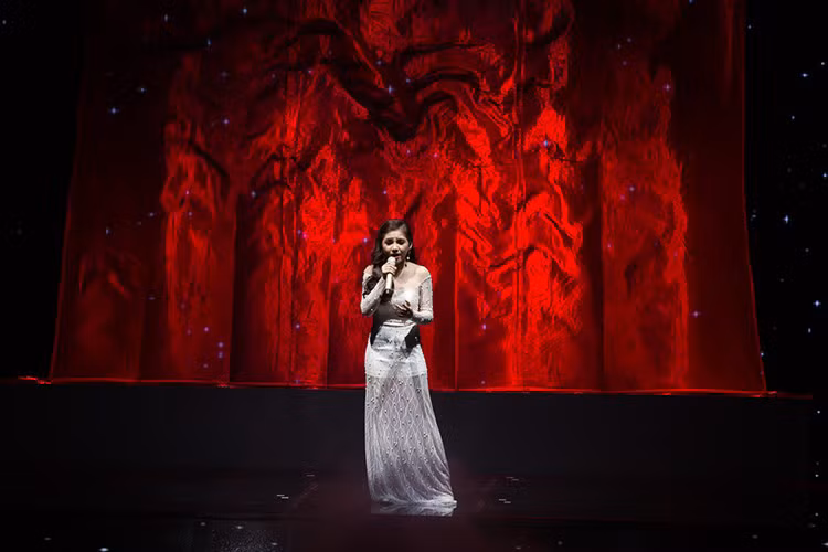 Ở liveshow 8, Minh Như “gây sốt” với ca khúc “Anh cứ đi đi” được phối lại mới mẻ cũng như có phần trình diễn ấn tượng không kém với màn hóa thân thành “tiểu Michael Jackson” qua ca khúc “Earth song”. 