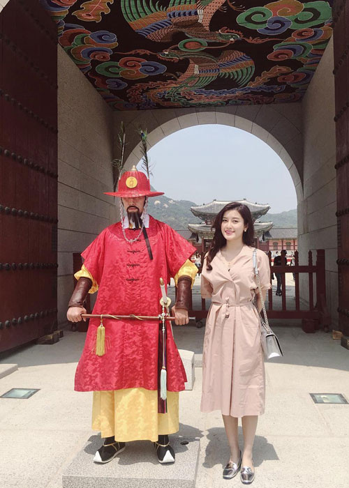 Hình ảnh Á hậu Huyền My trong một chuyến du lịch ở Hàn Quốc. 