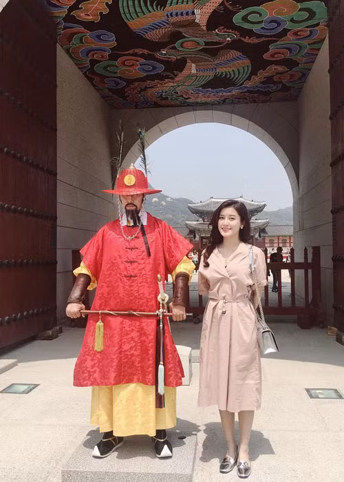 Cuoc song sang chanh dang ghen ti cua A hau Huyen My-Hinh-11