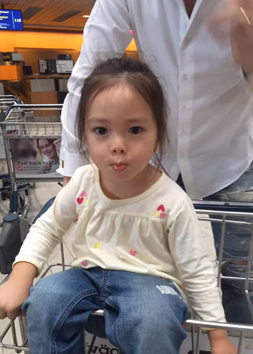 Bé Sol là trái ngọt tình yêu của Đoan Trang và ông xã người Thụy Điển tên Johan. Cô nhóc hiện đã được hơn 2 tuổi. 