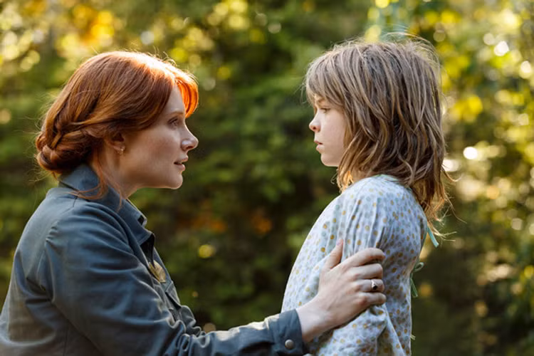 Pete đã trải qua cuộc sống trong rừng sâu với Elliott trong suốt 6 năm. Cả hai đều không hề biết nguồn gốc của mình cho đến khi gặp Grace - con gái người thợ khắc gỗ tên Meacham. 