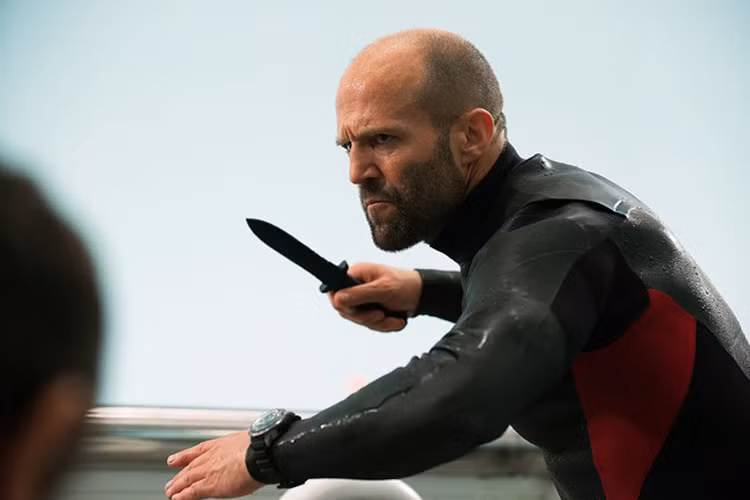 “Sát thủ "Thợ máy": Sự tái xuất” công chiếu ngày 26/8 là câu chuyện xoay quanh Arthur Bishop - người từng chuyên tạo hiện trường giả trong các vụ thủ tiêu giết người. 