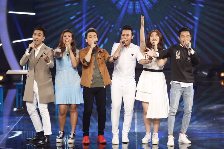 Trong Gala 6 lên sóng tối 26/8, top 6 gồm: Tùng Dương, Jancie Phương, Quang Đạt, Bá Duy, Thảo Nhi và Việt Thắng (từ trái qua phải) đã bước vào đêm thi với chủ đề “Việt Nam trong tôi”.