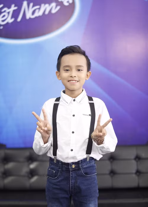 “Cậu bé hát đám cưới” xuất hiện trong Gala 6 Vietnam Idol 2016 với vai trò ca sĩ khách mời.