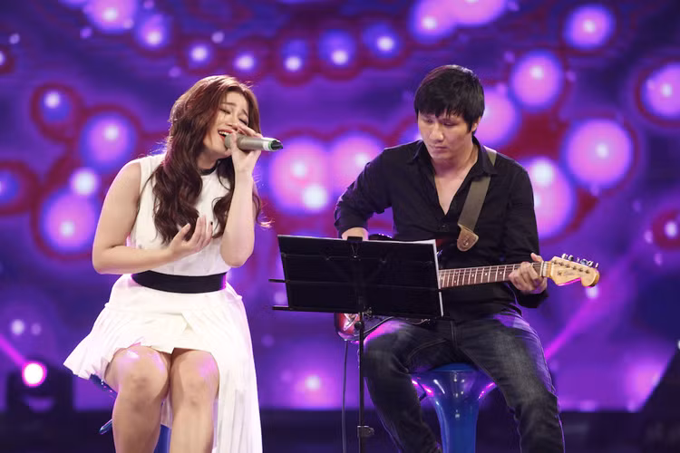 Trong khi đó, Thảo Nhi thể hiện được quyết tâm làm mới bản thân về ngoại hình lẫn phong cách âm nhạc với ca khúc “Mẹ yêu con”.