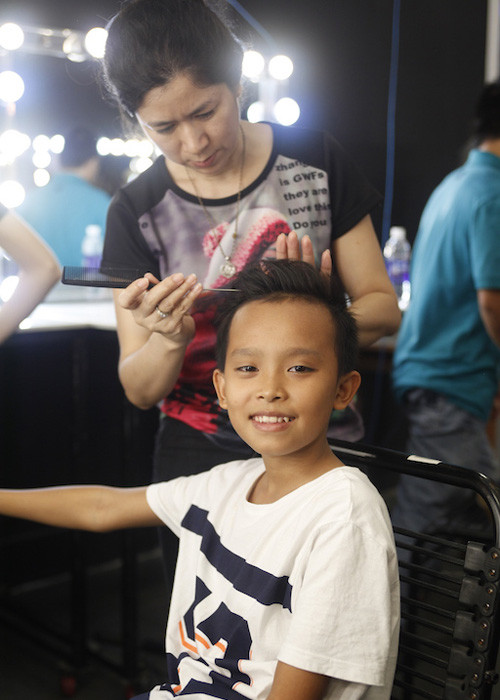 Gala 6 Vietnam Idol 2016 còn có sự tham gia của quán quân Vietnam Idol Kids 2016 - Hồ Văn Cường.