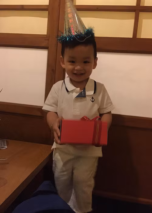 Bé Noah - con trai Diễm Hương và Quang Huy đã hơn 1 tuổi. Cậu nhóc càng lớn càng kháu khỉnh, dễ thương.