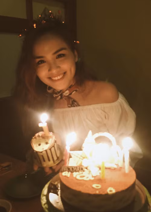 Buổi sinh nhật của Diễm Hương diễn ra trong không khí vô cùng giản dị và ấm cúng. Bà mẹ một con cũng rất vui vẻ đón tuổi mới bên gia đình.