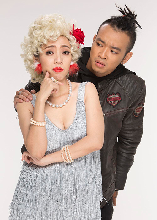 Hình ảnh “hoa hậu hài” Thu Trang gợi cảm bên Hoàng Phi được đoàn làm phim tiết lộ khiến nhiều khán giả tò mò. 