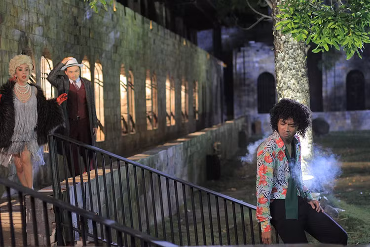 Trong “Thần tiên cũng nổi điên”, do không se tơ kết duyên được cặp đôi nào trong thời gian dài nên Đại Nghĩa và Thu Trang bị Thượng đế trách phạt, đẩy xuống trần gian để khắc phục lỗi lầm. 