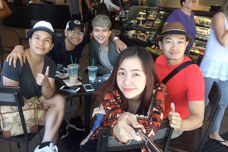 Vo chong Ai Chau Huynh Dong tinh tu o troi Tay-Hinh-7