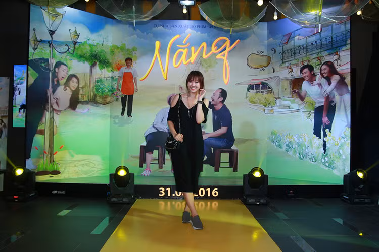 Tuy nhiên, MC Trấn Thành bận việc ở TP HCM nên không thể sánh đôi cùng cô bạn gái xinh đẹp tại sự kiện ở Hà Nội. 