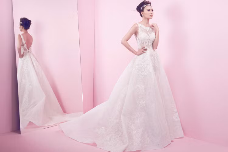 Ninh Duong Lan Ngoc dep mong manh trong trang phuc co dau