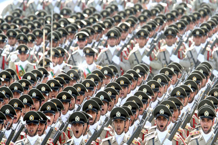 Theo số liệu chính thức Iran chỉ chi khoảng hơn 2 tỷ USD mỗi năm cho quốc phòng nhưng con số thực tế nhiều khả năng gấp ba lần những gì Tehran công bố. Và đây chính nguồn lực cho phép Iran thực hiện các chương trình quốc phòng” dài hơi” trong đó có cả chương trình phát triển tên lửa. Nguồn ảnh: radiofarda.com