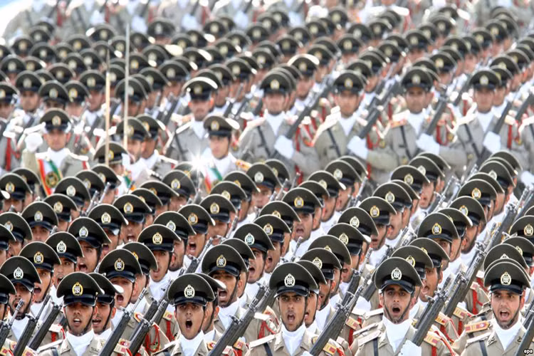 Theo số liệu chính thức Iran chỉ chi khoảng hơn 2 tỷ USD mỗi năm cho quốc phòng nhưng con số thực tế nhiều khả năng gấp ba lần những gì Tehran công bố. Và đây chính nguồn lực cho phép Iran thực hiện các chương trình quốc phòng” dài hơi” trong đó có cả chương trình phát triển tên lửa. Nguồn ảnh: radiofarda.com