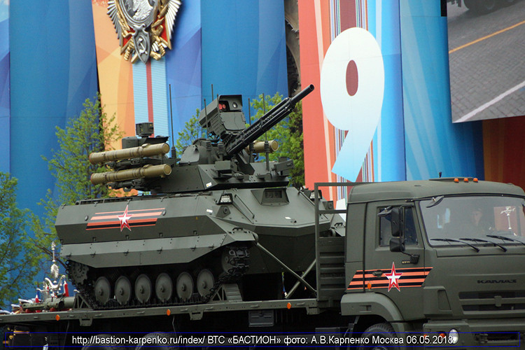 Một mẫu phương tiện chiến đấu bộ binh mới khác của Quân đội Nga tham gia lễ duyệt binh Ngày Chiến thắng năm nay chính là robot chiến đấu Uran-9 và Uran-6 (biến thể công binh), đây là mẫu phương tiện chiến đấu không người lái trên mặt đất duy nhất từng được thực chiến. Nguồn ảnh: bastion-karpenko.ru.