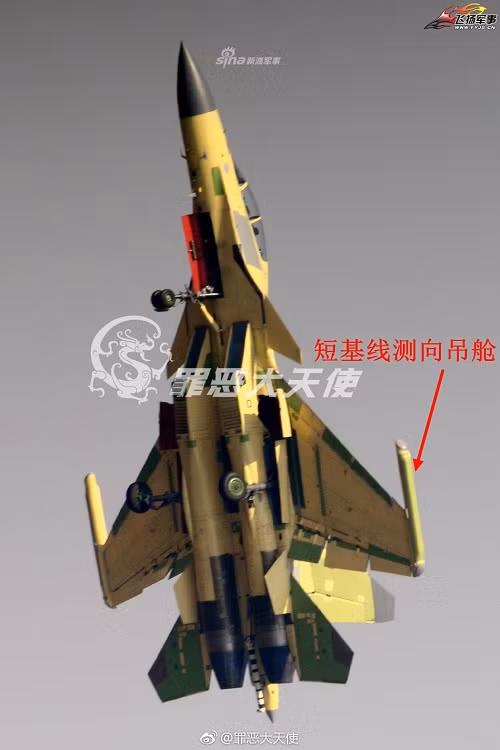 Các chuyên gia phân tích quân sự cho rằng, việc Trung Quốc đẩy mạnh phát triển các loại máy bay tác chiến điện tử tại thời điểm hiện tại có ý nghĩa rất lớn, nhằm hoàn thiện khả năng tác chiến điện tử của cả Không quân lẫn Hải quân Trung Quốc. Dấu đỏ trong hình đánh dấu vị trí pod tác chiến điện tử được tích hợp sẵn trên J-15D. Nguồn ảnh: Sina.