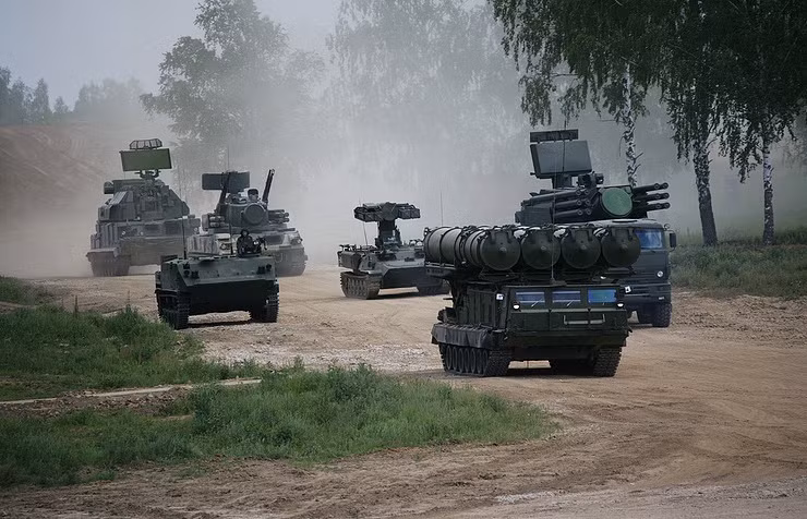 Thay vì Buk-M3 Nga sẽ ưu tiên đưa vào trang bị trước S-500 nhằm hoàn thiện hệ thống phòng không đa tầng của Moscow. Nguồn ảnh: whq-forum.