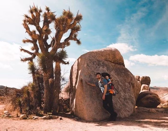 “Nhưng ít nhất chúng tôi có thể thoát khỏi cuộc sống thường ngày và dành nhiều thời gian để bên nhau. Sau rất nhiều công việc tạm thời, chúng tôi tập tành kinh doanh trên mạng. Sau đó, chúng tôi đã mua chiếc xe camper roadtrek năm 1995 và bắt đầu cải tạo nó. Chúng tôi vừa hoàn thành một chuyến du lịch thử nghiệm trong 12 ngày. Dự định của chúng tôi trong 2 năm tới là đến thăm 59 Công Viên Quốc Gia ở Hoa Kỳ và ghi lại hành trình trên YouTube! ”