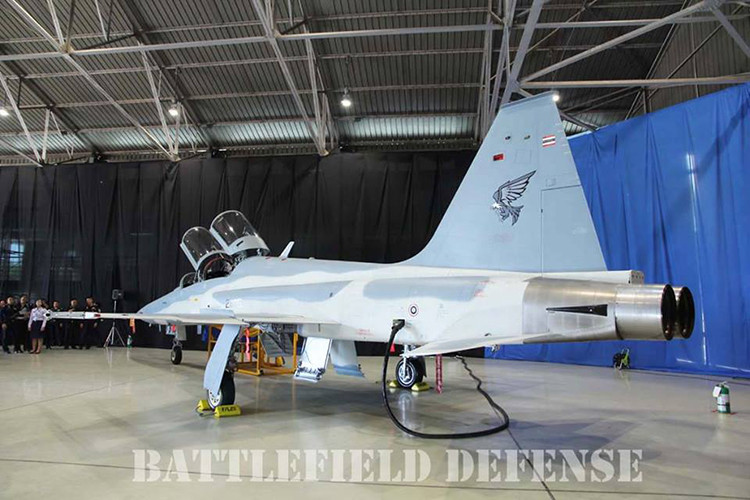 Theo thông báo của Không quân Thái Lan, nguyên mẫu tiêm kích F-5ST đầu tiên được nâng cấp từ biến thể F-5E/F Tiger II có trong biên chế hiện tại và toàn bộ quá trình này được thực hiện bởi hãng Elbit Systems của Israel đối với cả phần mềm lẫn phần cứng. Nguồn ảnh: Sompong Nondhasa.