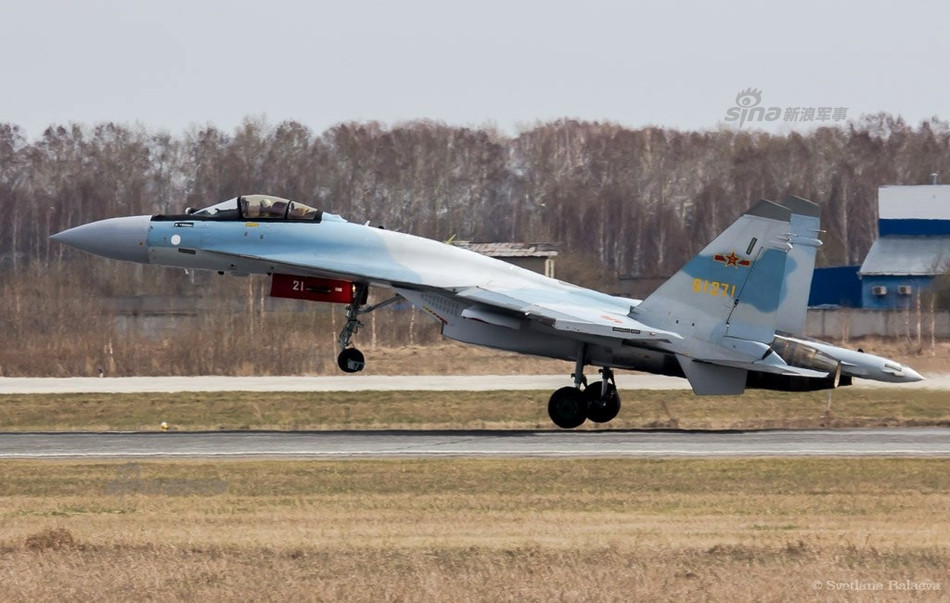 Như vậy, tổng giá trị hợp đồng mua 24 chiếc tiêm kích Su-35 lên đến trên 2 tỷ USD nếu kết hợp thêm vũ khí và các trang thiết bị mặt đất khác giá trị hợp đồng có thể tăng thêm khoảng 50% nữa ở mức khoảng 2,8 tỷ USD. Như vậy nếu bao gồm cả vũ khí đơn giá mỗi chiếc Su-35 có thể lên đến 116 triệu USD.