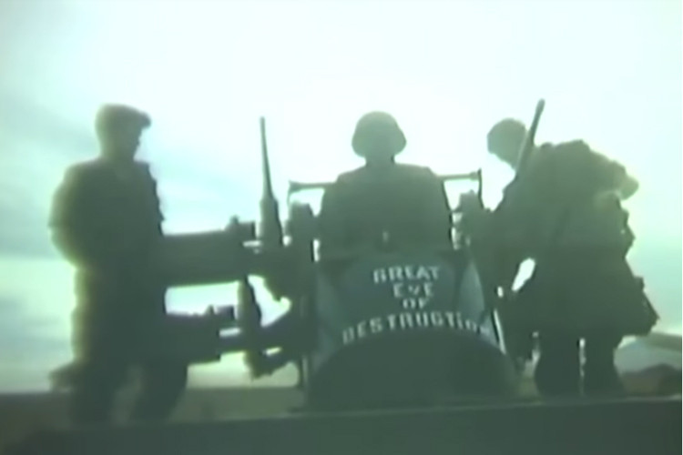 Chưa dừng ở lại đó, bên cạnh M42 còn có sự xuất hiện của súng phòng không M45 Quadmount vũ khí phòng không được Mỹ sử dụng khá phổ biến trong Chiến tranh Thế giới thứ 2, được cấu thành từ 4 súng máy hạng nặng 12.7mm M2. Nguồn ảnh: WWIIPublicDomain.