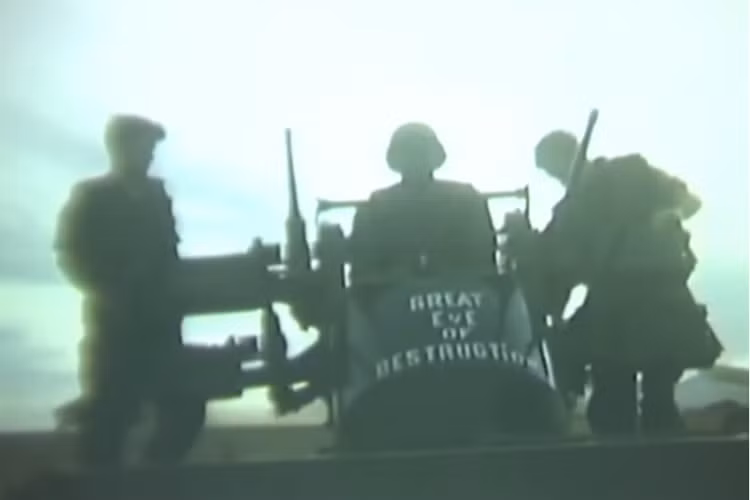 Chưa dừng ở lại đó, bên cạnh M42 còn có sự xuất hiện của súng phòng không M45 Quadmount vũ khí phòng không được Mỹ sử dụng khá phổ biến trong Chiến tranh Thế giới thứ 2, được cấu thành từ 4 súng máy hạng nặng 12.7mm M2. Nguồn ảnh: WWIIPublicDomain.