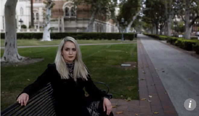 Viva Symanski, 30 tuổi, nói mình từng là nạn nhân của bác sĩ phụ khoa George Tyndall.