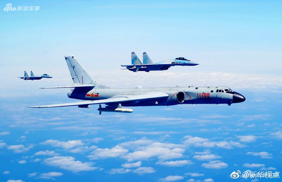 Được biết, chiếc tiêm kích Su-35 mang số hiệu "61271" được Nga bàn giao cho Trung Quốc trong năm 2017 và thuộc biên chế lữ đoàn Su-35 duy nhất của Không quân Trung Quốc. Cũng có thông tin cho rằng chiếc Su-35 trên là một trong những chiếc tham gia hộ tống phi đội máy bay ném bom chiến lược H-6K của Trung Quốc bay qua eo biển Ba Sĩ gần Đảo Đài Loan vào đầu tháng này.