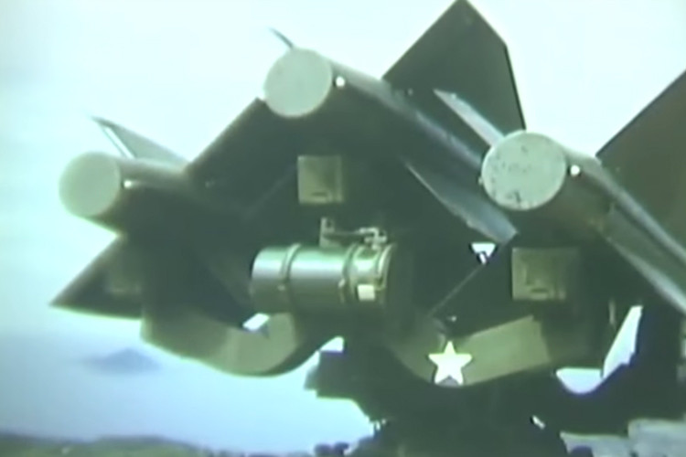 Mẫu tên lửa phòng không này có thể tiêu diệt mục tiêu ở cự ly 2 - 25 km, độ cao bay tối đa 11.000 m, tốc độ hành trình Mach 2,4. MIM-23A lắp đầu tự dẫn radar bán chủ động - công nghệ hiện đại vào thời điểm đó. Nguồn ảnh: WWIIPublicDomain.