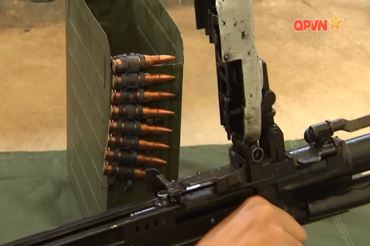 Ở thời điểm hiện tại với việc Việt Nam đã làm chủ được công nghệ sản xuất đạn 7,62 mm chuẩn NATO thì việc đưa vào trang bị trở lại các dòng súng máy sử dụng đạn 7.62mm NATO như Browning M1919A6 là điều hoàn toàn có thể xảy ra. Nguồn ảnh: QPVN.