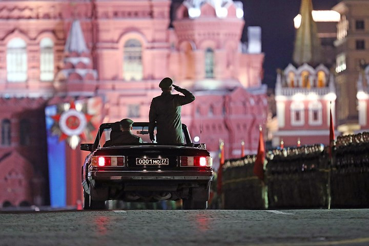 Cũng trong lễ duyệt binh năm nay, lần đầu tiên chiến đấu cơ tàng hình Sukhoi Su-57 mới nhất của Quân đội Nga sẽ tham gia duyệt binh trên Quảng trường Đỏ. Nguồn ảnh: TASS.