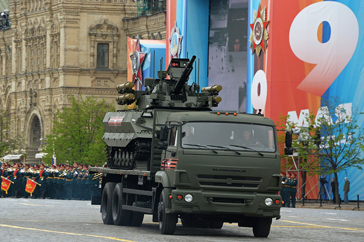 Với khung gầm bánh xích cùng với thân bọc thép, Uran-9 có thể càn lướt trên mọi chiến trường và chiến đấu với mọi kẻ thù, sự xuất hiện của Uran-9 trên chiến trường tương lai sẽ giảm thiểu tối đa thiệt hại về người cho Quân đội Nga trong các cuộc xung đột. Nguồn ảnh: bastion-karpenko.