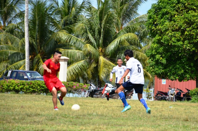 Giao hữu bóng đá giữa Hải quân Việt Nam và Hải quân Campuchia.