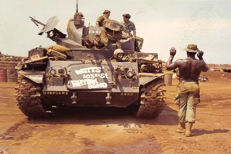 Hệ thống pháo phòng không tự hành M42 Duster được chế tạo dựa trên khung gầm xe tăng hạng nhẹ M41, chính thức sản xuất từ năm 1952 đến năm 1960 và phục vụ trong biên chế Lục quân Mỹ cho tới năm 1988. Nguồn ảnh: Army Historical.