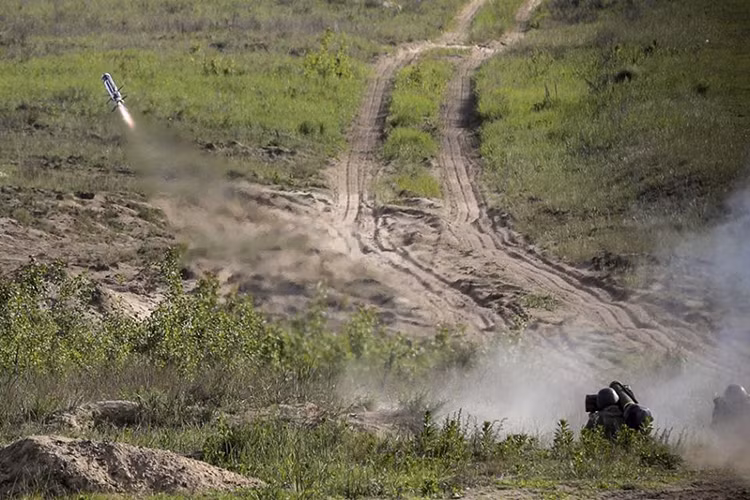 Bản thân Lầu Năm Góc cũng thừa nhận rằng, Javelin không thể giúp Kiev có được lợi thế chiến lược trong cuộc chiến dành lại các vùng lãnh thổ đã mất. Trong khi đó, phía Nga cho rằng hành động cung cấp tên lửa Javelin của Mỹ sẽ gây bất ổn thêm nữa tình hình trong khu vực do khuyến khích sử dụng vũ lực. Nguồn ảnh: censor.net.