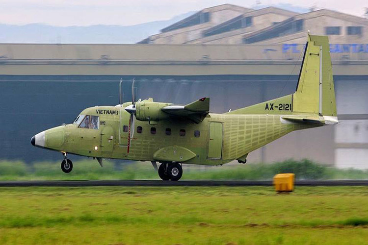 Máy bay vận tải - tuần thám biển NC-212i mang trên thân chữ “Việt Nam” bay thử nghiệm tại Indonesia trong cuối năm 2017. Nguồn ảnh: defence.pk.