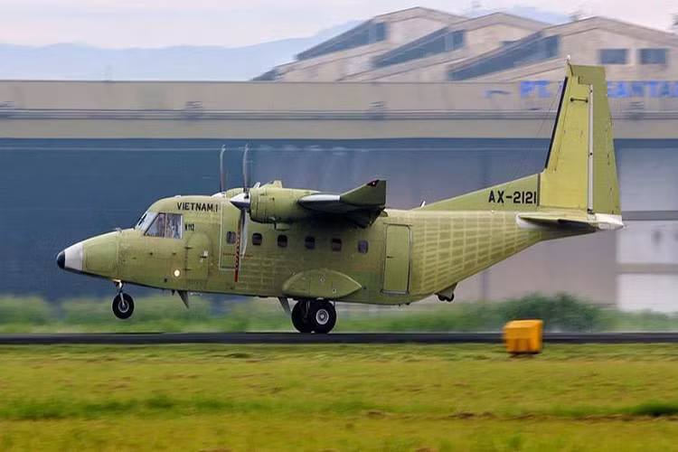 Máy bay vận tải - tuần thám biển NC-212i mang trên thân chữ “Việt Nam” bay thử nghiệm tại Indonesia trong cuối năm 2017. Nguồn ảnh: defence.pk.