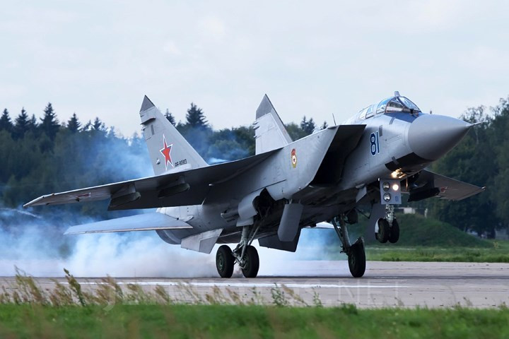 Một chiếc tiêm kích MiG-31 chuẩn bị cất cánh.